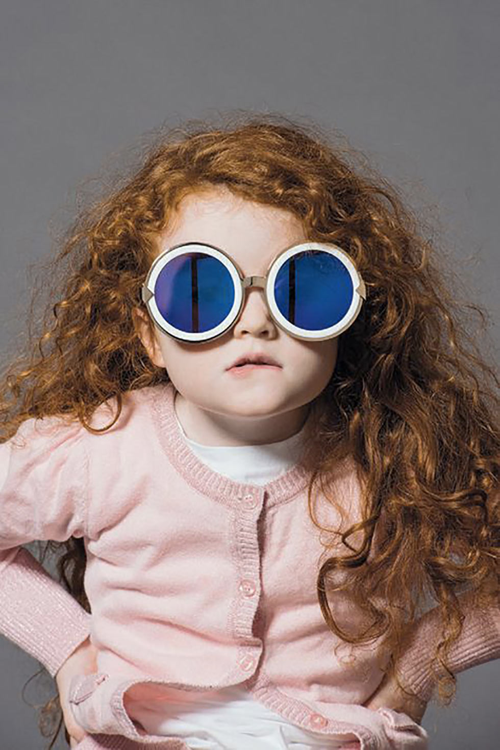Nos opticiens Enfant avec lunettes de soleil