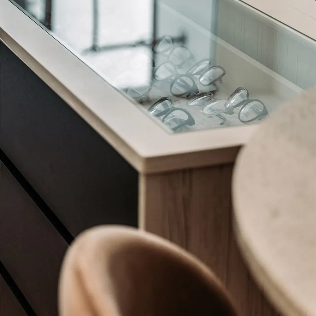 Apercu d'une table d'accueil chez Arka Opticien
