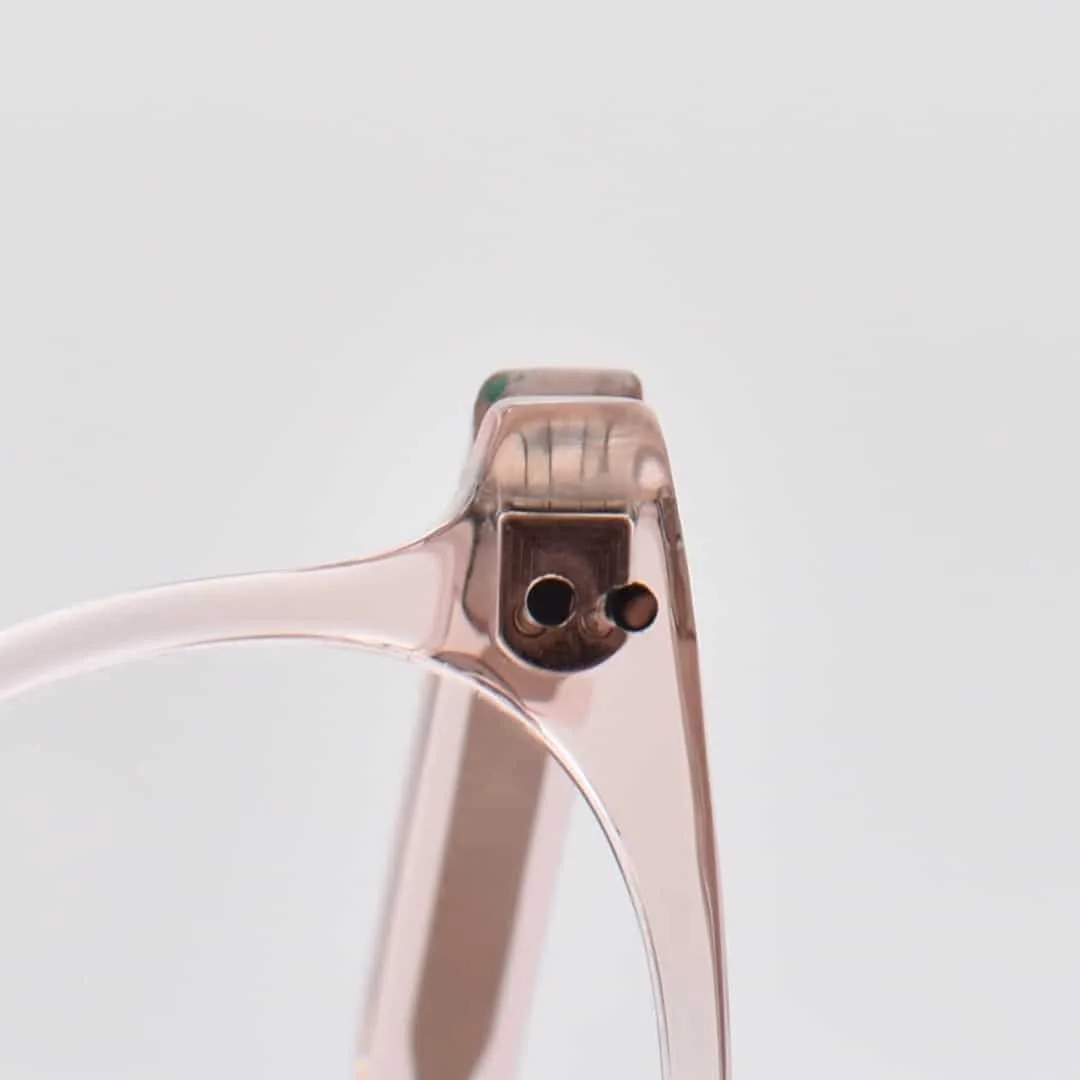 Photo d'une charnière de lunettes de marque